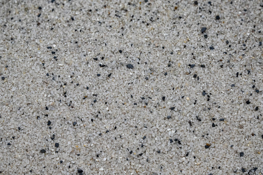 A medium grade white sand, with black carbon specks, for a tropical beach effect.
Suitable for all aquariums.