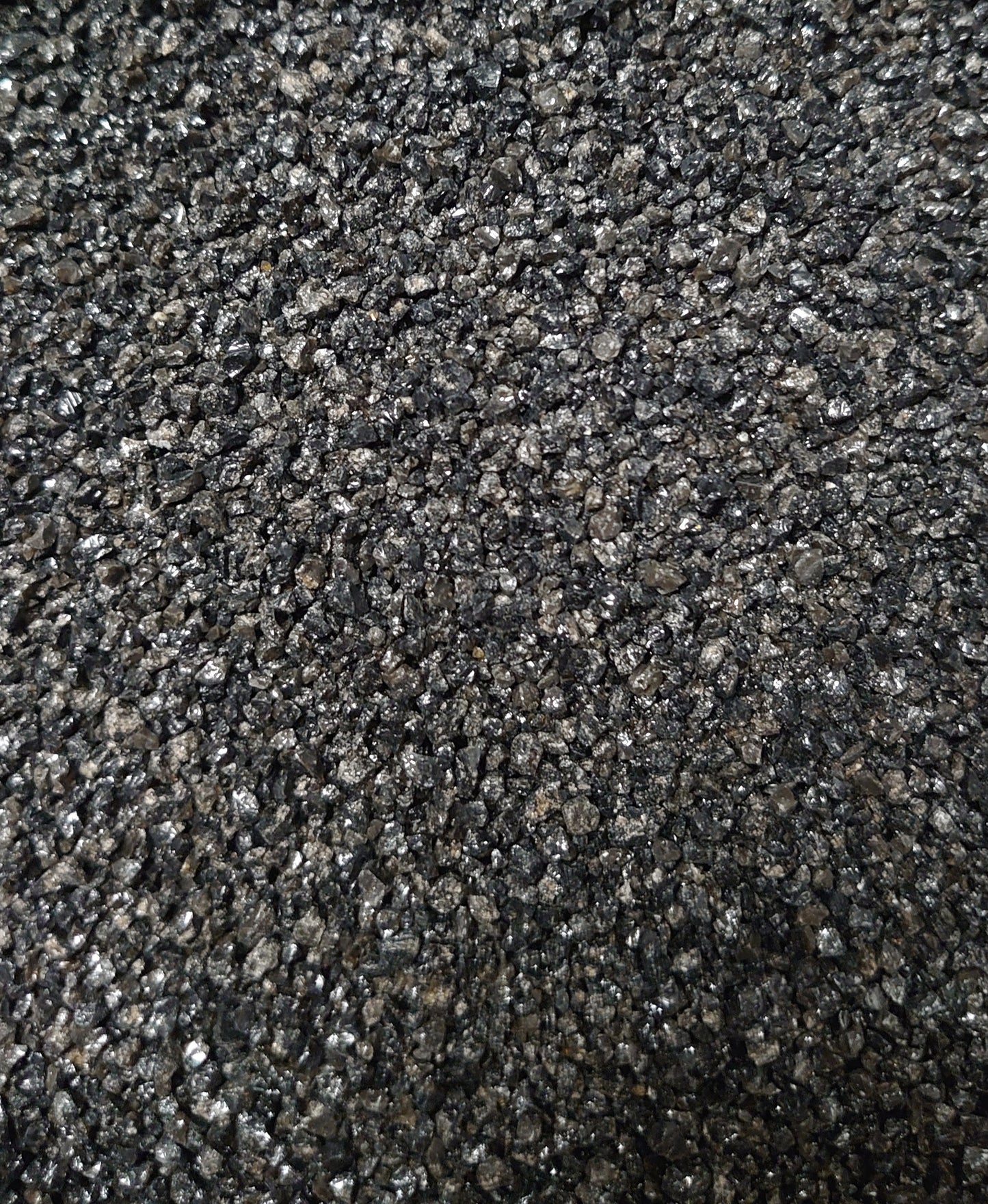 A black coarse volcanic sand for all aquariums, invertebrates and reptiles