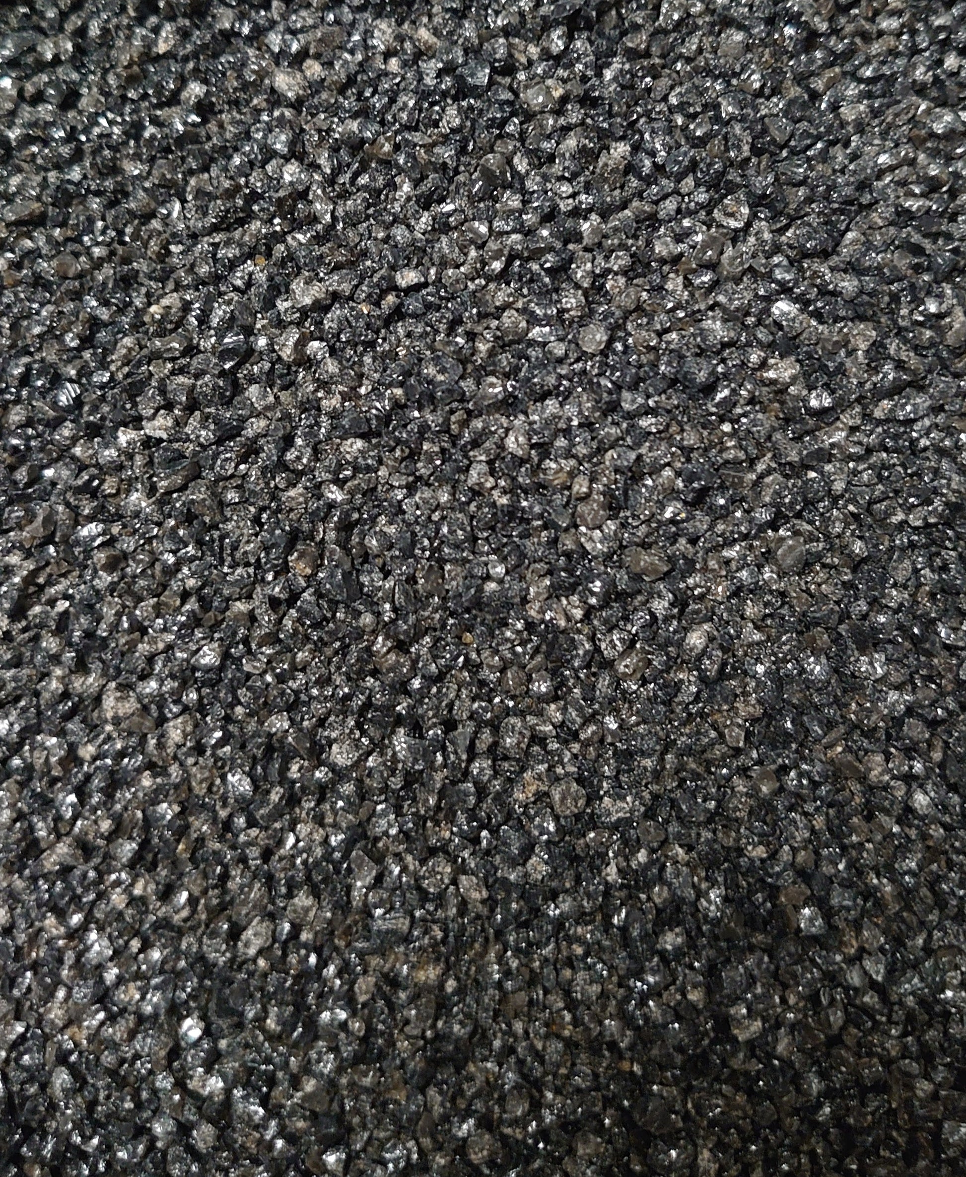 A black coarse volcanic sand for all aquariums, invertebrates and reptiles